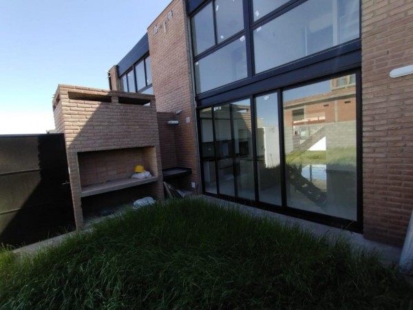 VENTA DUPLEX 3 DORMITORIOS PREMIUM EN DOCTA URBANIZACION ! 