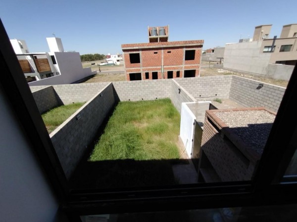 VENTA DUPLEX 3 DORMITORIOS PREMIUM EN DOCTA URBANIZACION ! 