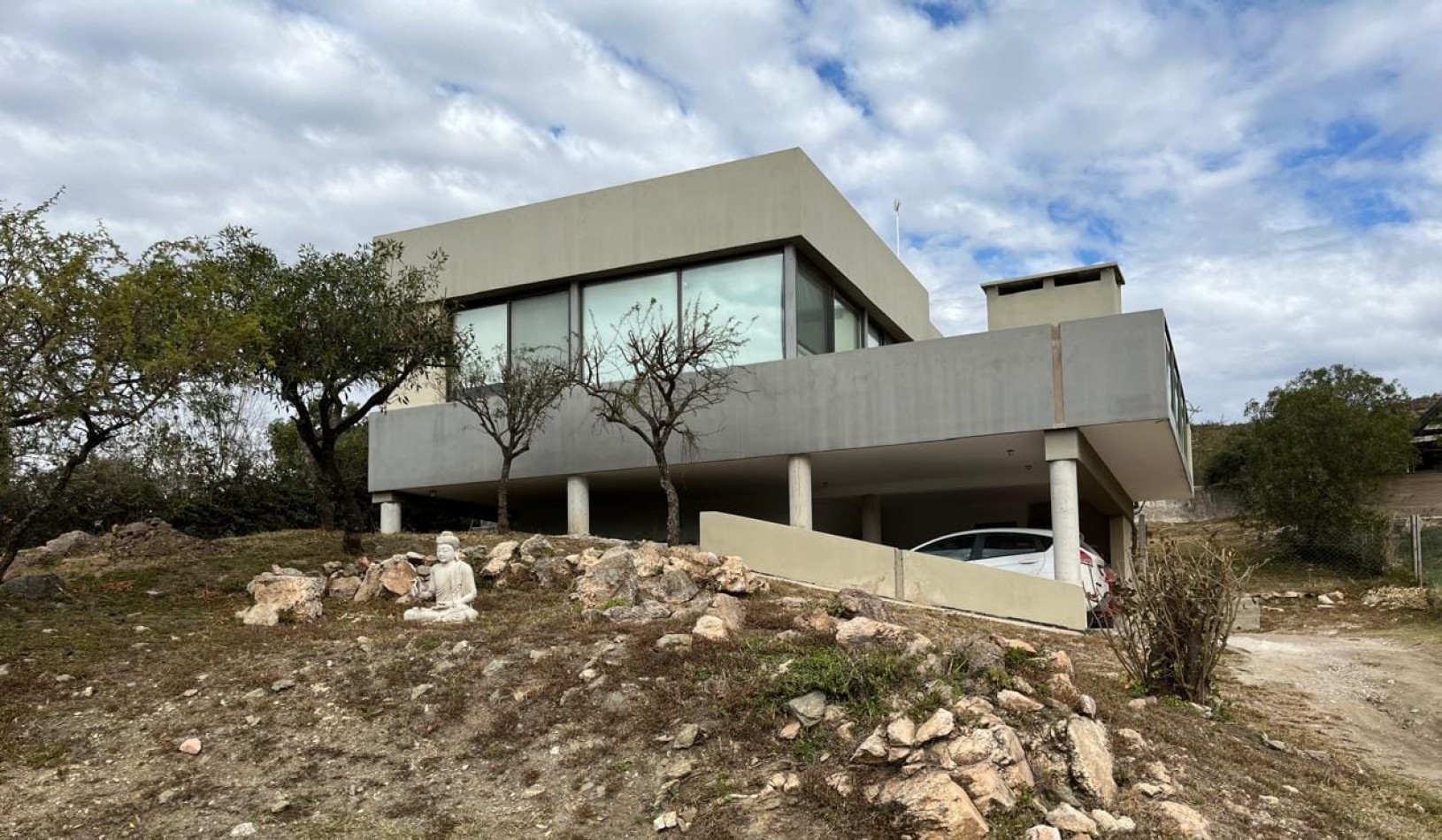 VENTA HERMOSA CASA EN BARRIO CERRADO TIERRA ALTA COMARCA SERRANA