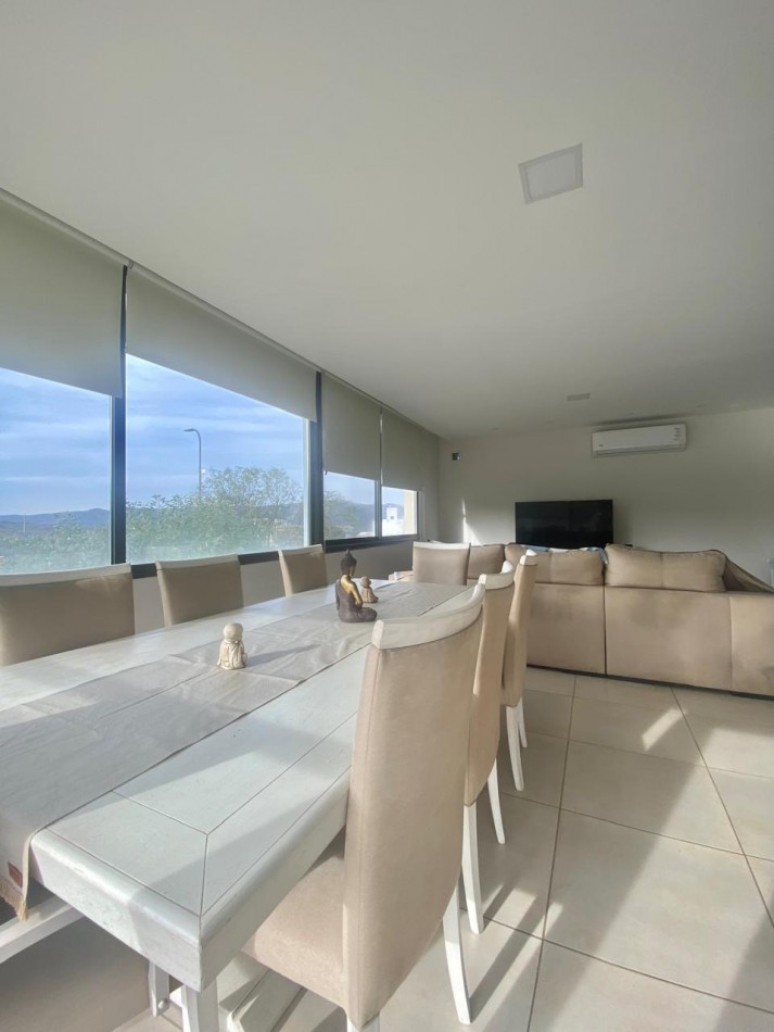 VENTA HERMOSA CASA EN BARRIO CERRADO TIERRA ALTA COMARCA SERRANA