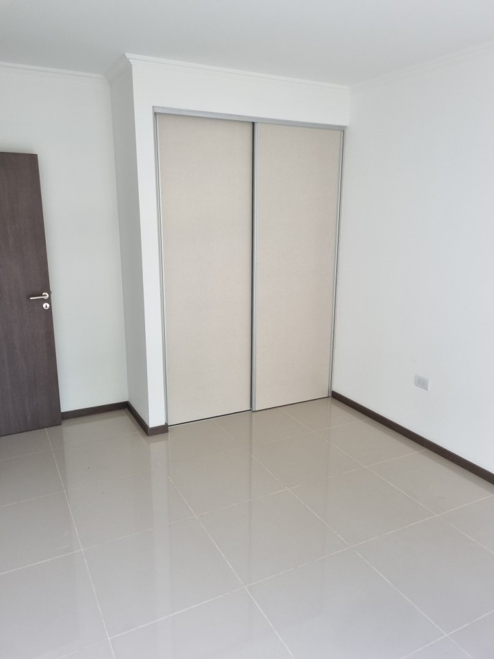 OPORTUNIDAD AMOBLADO!! VENTA DPTO 1 DORMITORIO Y COCHERA A ESTRENAR EN EDIFICIO VENETO VI